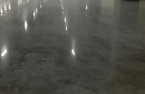 廈門固化劑地坪比普通地坪更防滑更安全嗎？